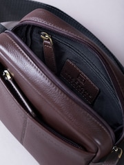 بني - Lakeland Leather Crummock Reporter Bag - صورة 7 من 7