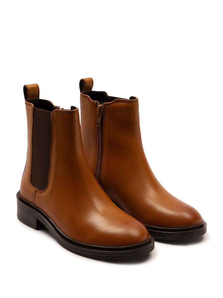 Natur - Off The Hook – Kiki – Chelsea-Stiefel aus Lackleder - Bild 1 von 6