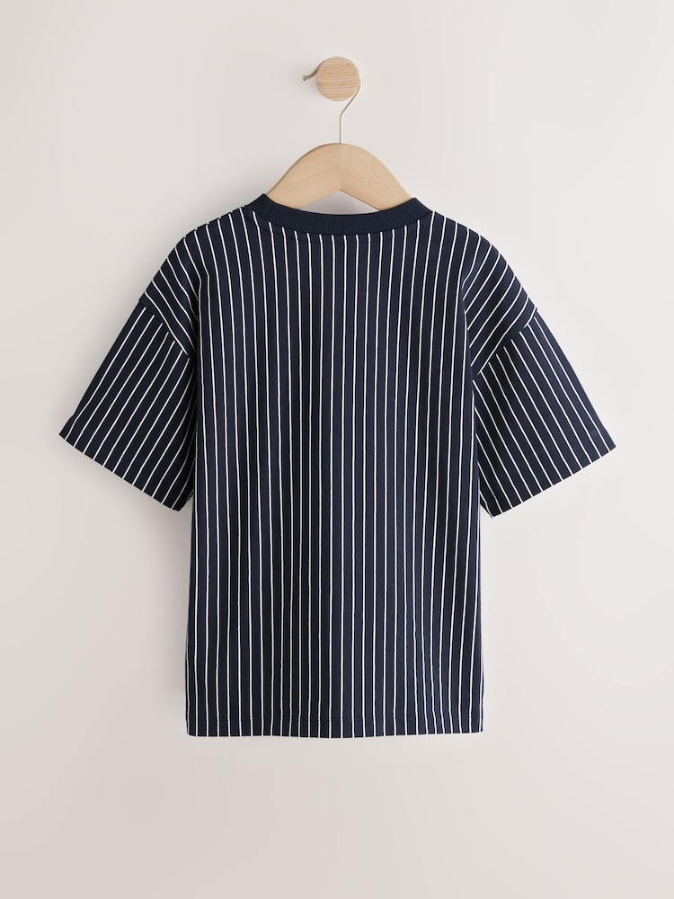 Berry/Ecru/Navy Stripe - حزمة من 3 قطع تيشرت بكُم قصير بتلبيس مريح مزيَّن بطبعة جرافيك (3-16سنوات) - صورة 2 من 7