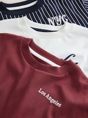 Berry/Ecru/Navy Stripe - حزمة من 3 قطع تيشرت بكُم قصير بتلبيس مريح مزيَّن بطبعة جرافيك (3-16سنوات) - صورة 7 من 7