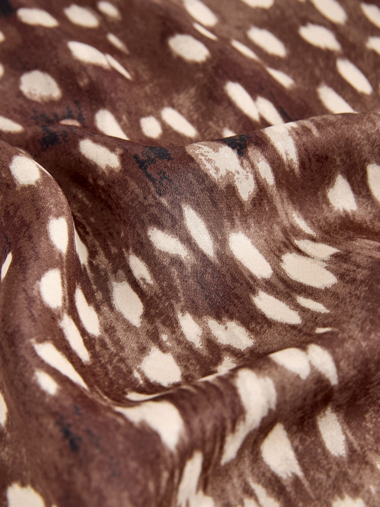 Estampado de ciervo marrón - Pollera midi de satén - Imagen 12 de 12