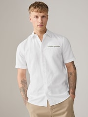أبيض - Cotton Linen Blend Short Sleeve Trimmed Shirt - Image 2 of 8