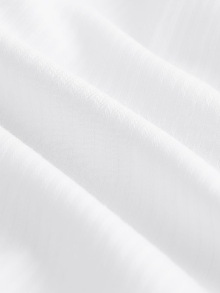 أبيض مخطط - تلبيس قياسي - قميص أنيق سهل العناية من نسيج غني بالقطن - Image 8 of 8