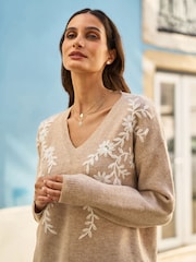 Yumi Natural Relaxed Floral Embroidered V-Neck Knitted Jumper - Image 3 of 5