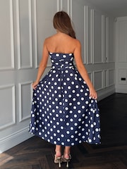 Marinha - Vestido midi Girl In Mind Danni tomara que caia sem alças e com bolinhas - Imagem 2 de 6