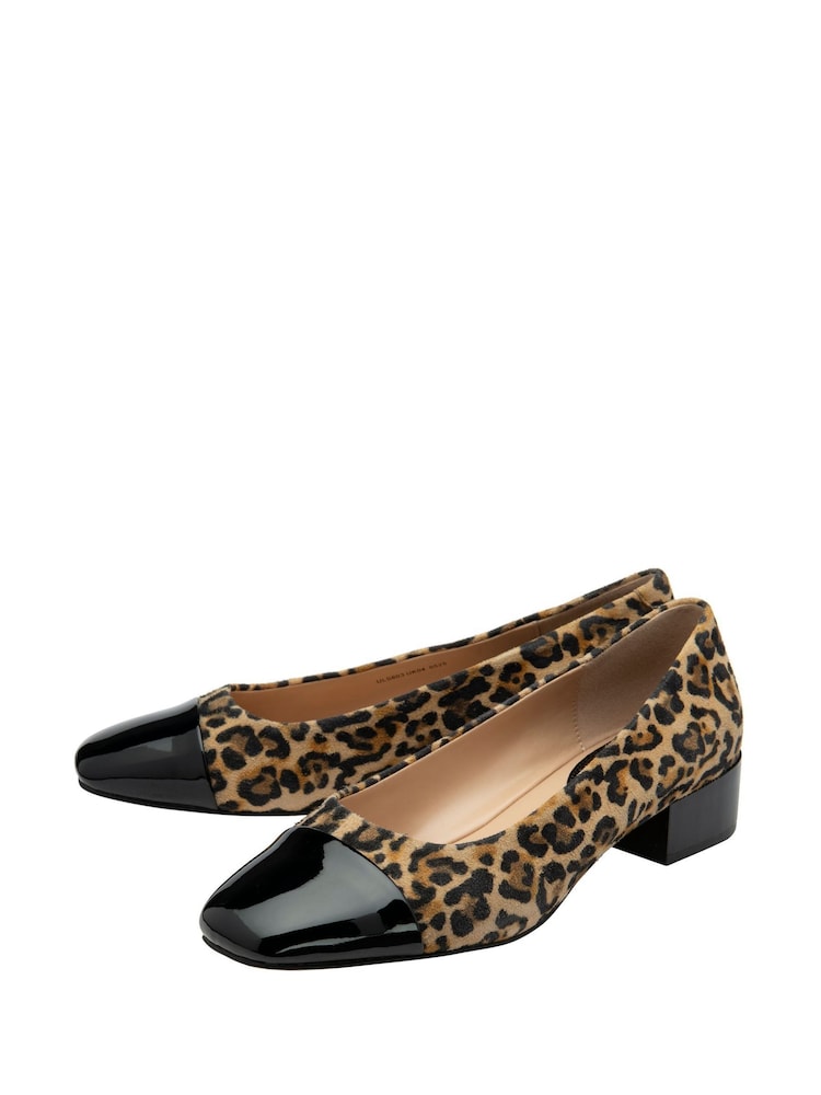 Lotus Suede Block Heel Shoes - صورة 2 من 4