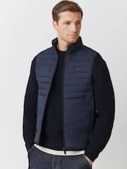 Negro - BOSS Logo Regular-Fit Padded Gilet - Imagen 1 de 5