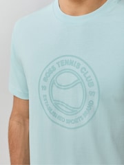 أخضر - تيشِرت بتلبيس قياسي وتصميم جرافيكي من BOSS - صورة 4 من 5