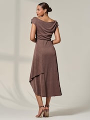 Castanho - Jolie Moi Asymmmetric Draped Midi Dress - Imagem 2 de 6