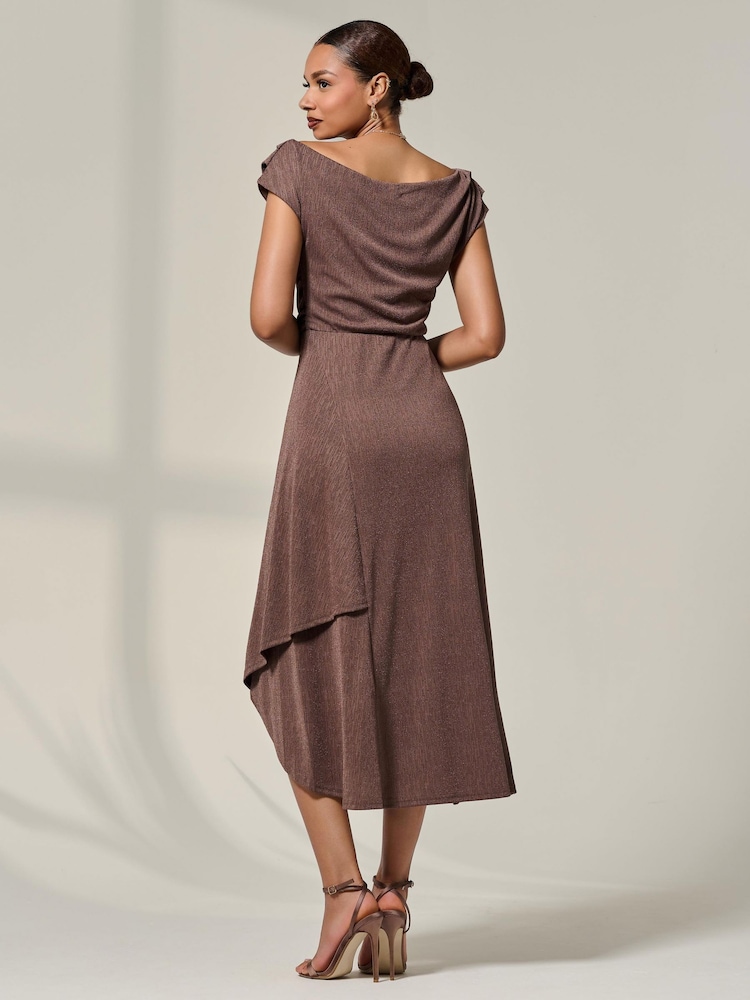 Castanho - Jolie Moi Asymmmetric Draped Midi Dress - Imagem 2 de 6