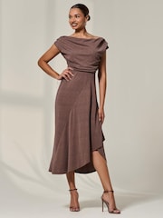 Castanho - Jolie Moi Asymmmetric Draped Midi Dress - Imagem 4 de 6
