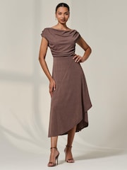 Castanho - Jolie Moi Asymmmetric Draped Midi Dress - Imagem 6 de 6