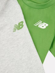 New Balance 327 Multi Graphic T-Shirt & FT Joggers Set - صورة 3 من 6