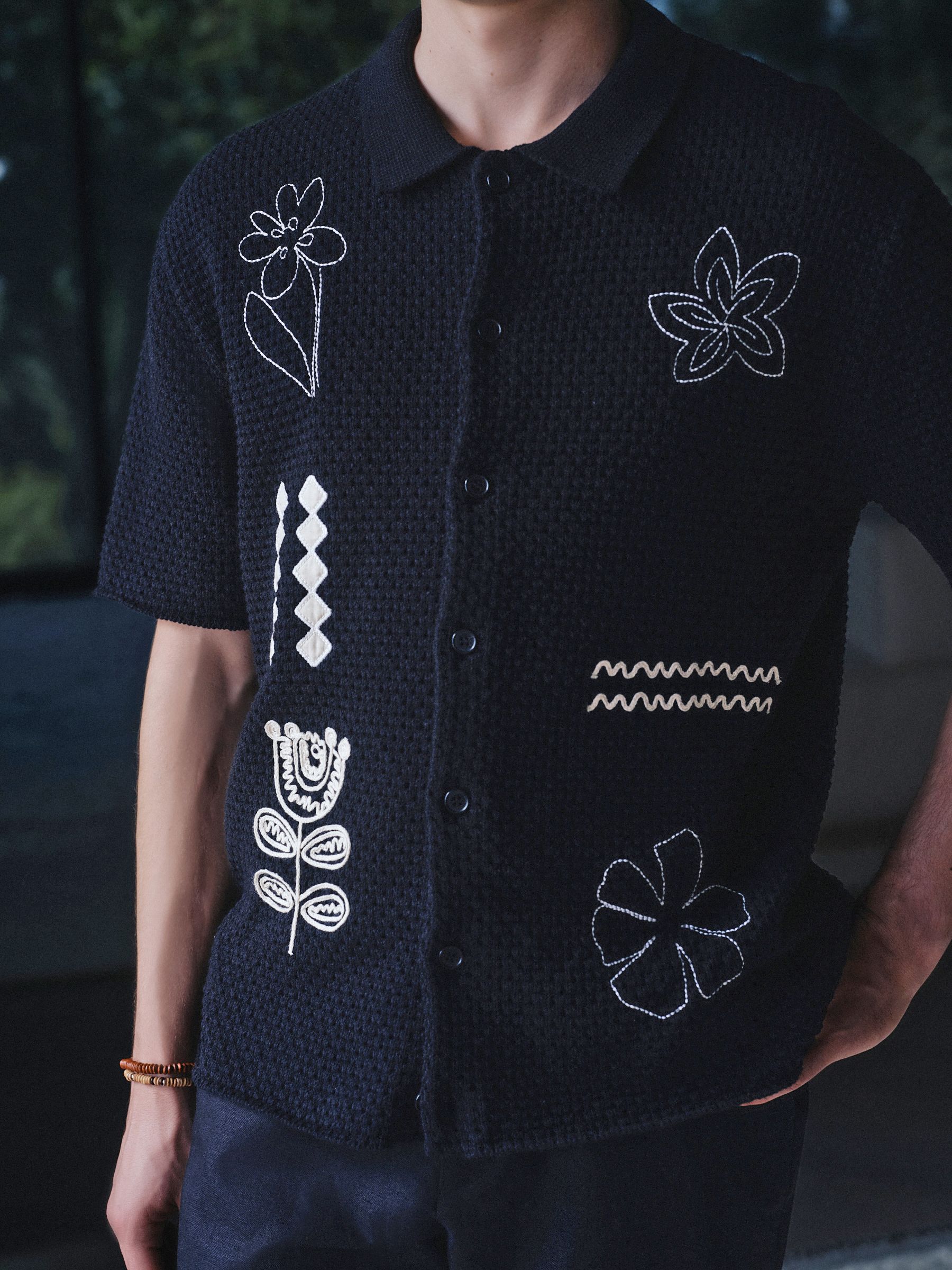 レディース Embroidery Collar Knitted Top - black