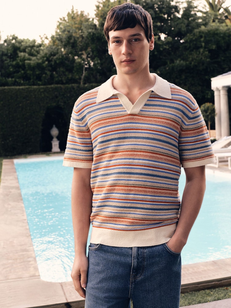 أزرق/أبيض - قميص بولو بوكليه مخطّط بكُم قصير بياقة سبعة تلبيس قياسي - صورة 1 من 4