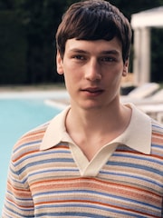 أزرق/أبيض - قميص بولو بوكليه مخطّط بكُم قصير بياقة سبعة تلبيس قياسي - صورة 4 من 4