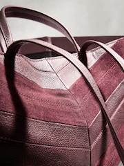 لون التوت - حقيبة كتف جلدية بتصميم مُقسم - صورة 8 من 9