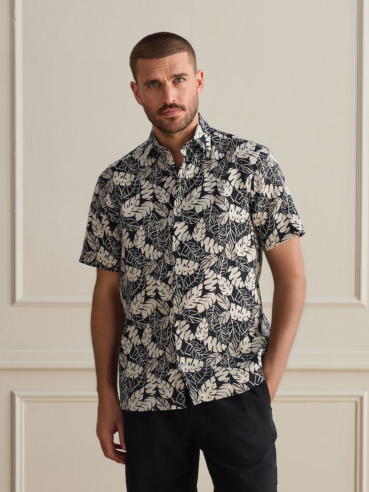 White/Black Leaf - Short Sleeve Cotton Texta Print Shirt - Kuva 1 / 4
