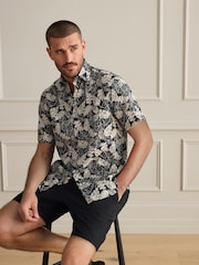 White/Black Leaf - Short Sleeve Cotton Texta Print Shirt - Kuva 2 / 4