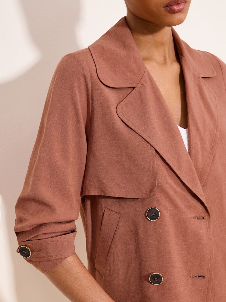 Lipsy Kurzer Trenchcoat mit einem Hauch von Leinen - Bild 2 von 4 Lipsy Kurzer Trenchcoat mit einem Hauch von Leinen - Bild 2 von 4