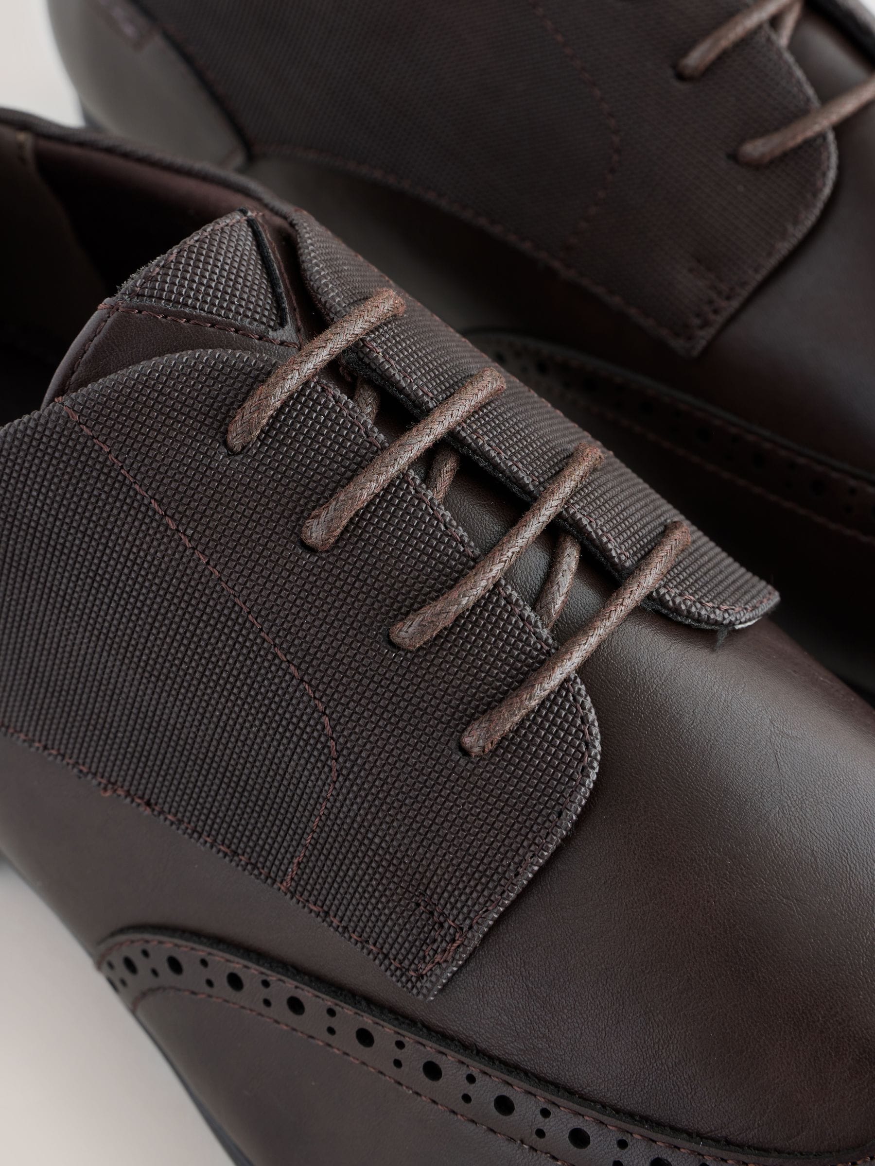 Cumpără Maro - Extra lat - Pantofi Brogue from Next Romania