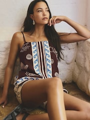 עם הדפס בצבע חום/כחול בשוליים - מכנסיים קצרים עם פשתן - תמונה 4 מתוך 8