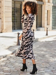 Sosandar Brown Abstract Print Ruched Detail Dress - Image 2 of 5