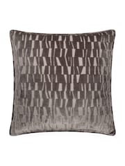 Paoletti Manhattan Velvet Cushion - صورة 2 من 4