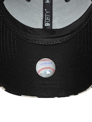 New Era Black/White New York Yankees Essential 9FORTY Cap - Image 5 of 5