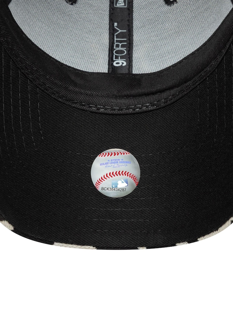 New Era Black/White New York Yankees Essential 9FORTY Cap - Image 5 of 5