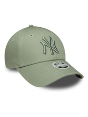 New Era Green New York Yankees League Essential Adjustable Cap - Image 3 of 5