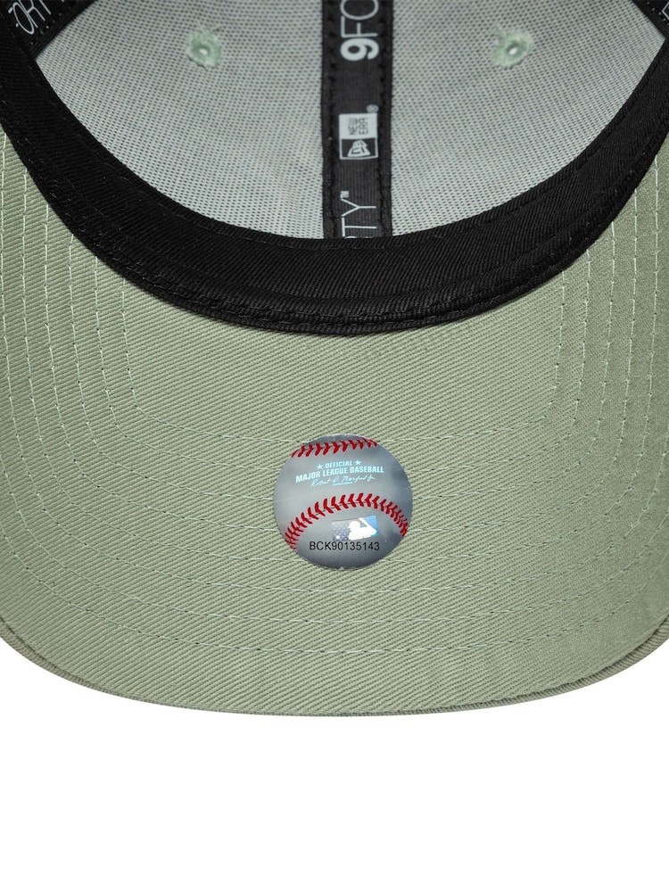 New Era Green New York Yankees League Essential Adjustable Cap - Image 5 of 5