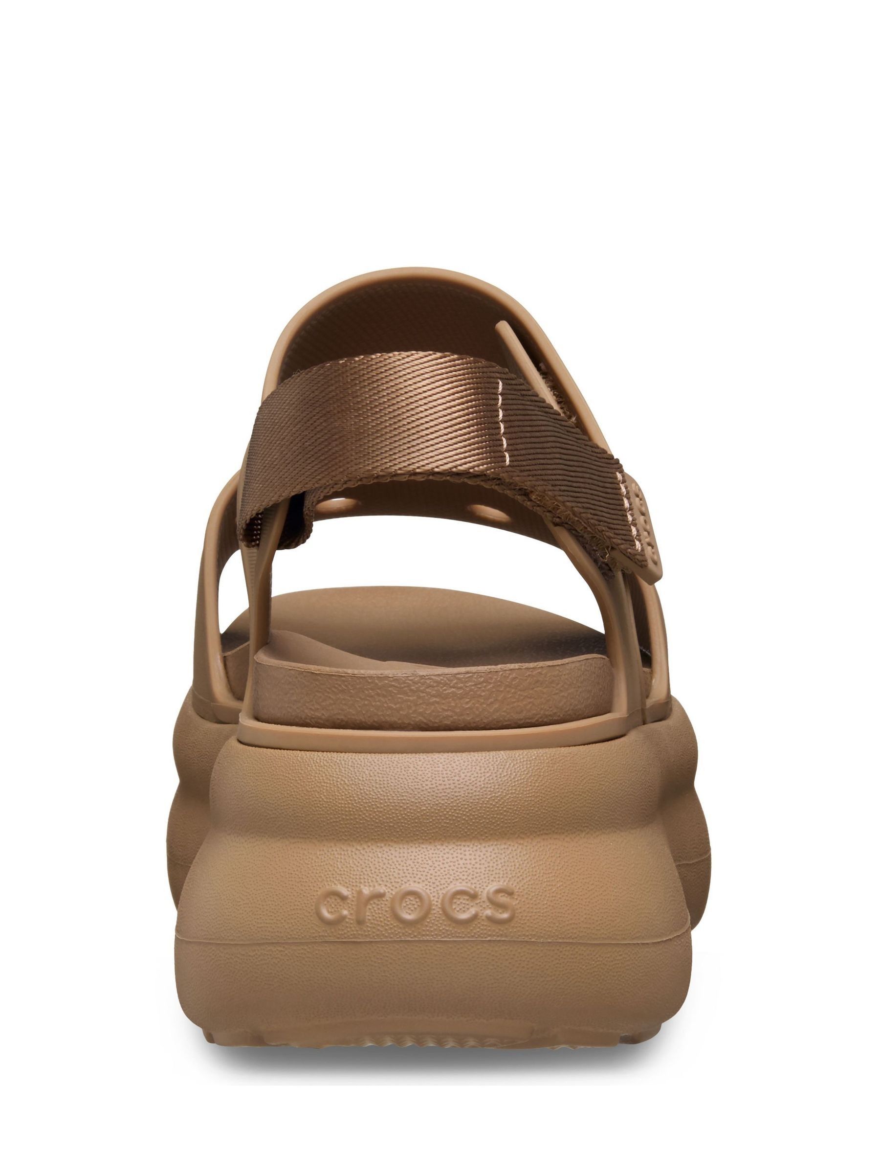 Next：日本 ブラウン - Crocs ソーホー Y ストラップ サンダル from