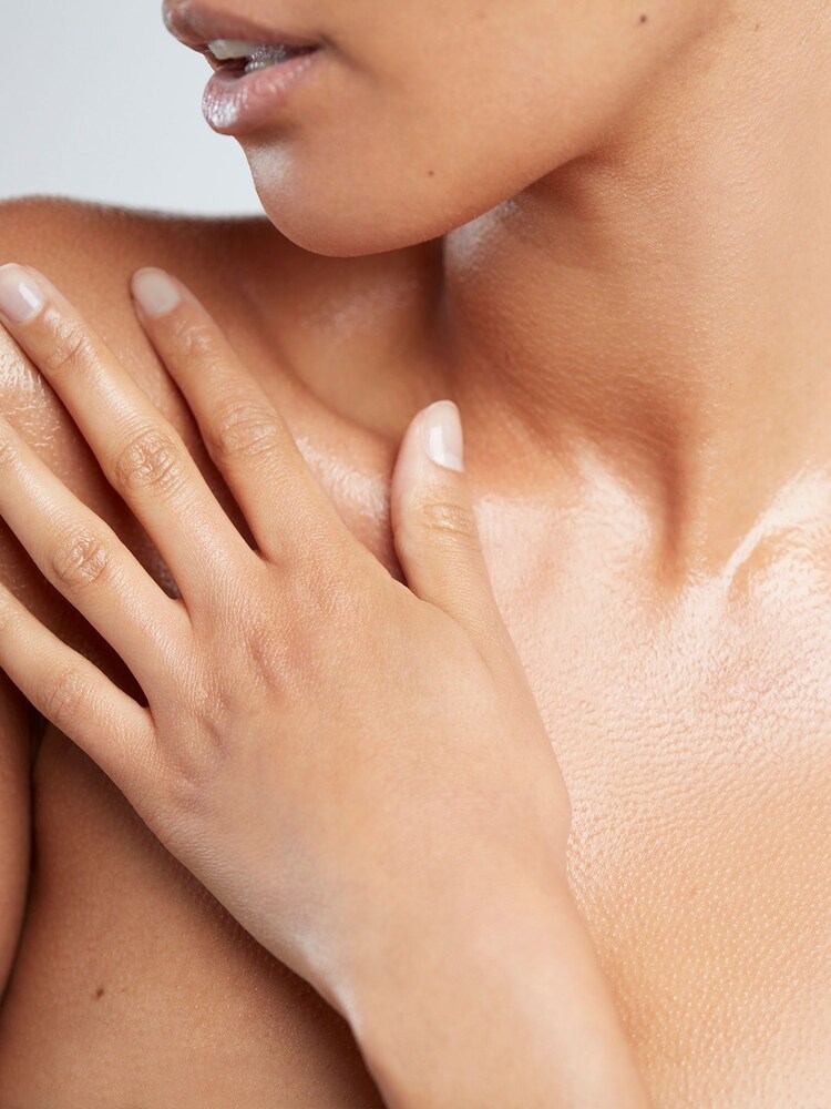 ELEMIS Japanese Camellia Body Oil 100ml - Image 2 of 4 ELEMIS Japanese Camellia Body Oil 100ml - Image 2 of 4