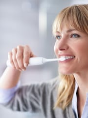 Philips Sonicare Protective Clean 4300 Electric Toothbrush, HX6807/24 - Image 4 of 6