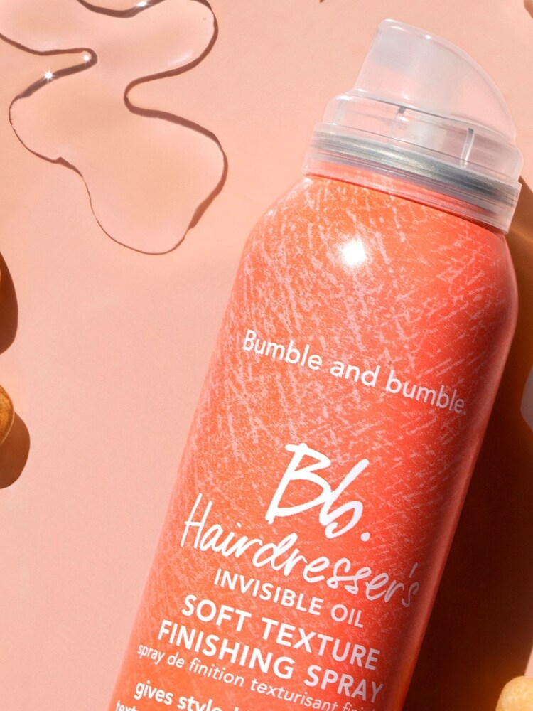 Bumble and bumble Hairdressers Invisible Oil Soft Texture Spray 150ml - Image 2 of 2 Bumble and bumble Hairdressers Invisible Oil Soft Texture Spray 150ml - Image 2 of 2