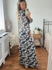 Schwarz - Style Cheat Tami Maxikleid mit Zierausschnitten - Bild 3 von 4
