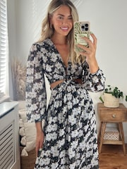 Schwarz - Style Cheat Tami Maxikleid mit Zierausschnitten - Bild 4 von 4