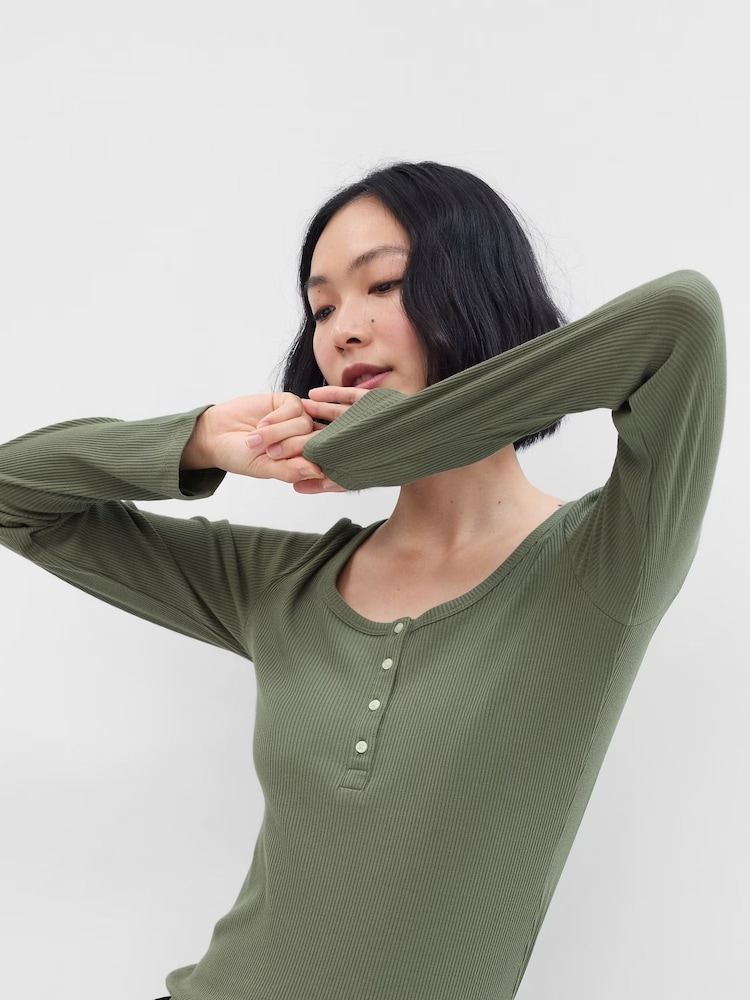 Gap Green Ribbed Henley Button Long Sleeve Scoop Neck T-Shirt - Image 1 of 2 Gap Green Ribbed Henley Button Long Sleeve Scoop Neck T-Shirt - Image 1 of 2