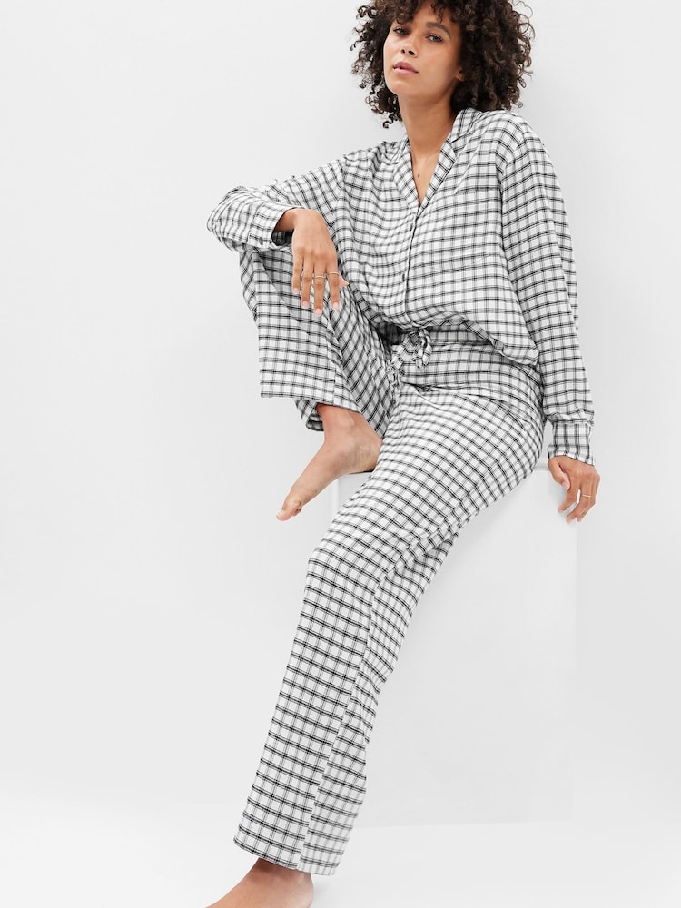 Gap Black & White Flannel Print Pyjama Bottoms - Image 1 of 2