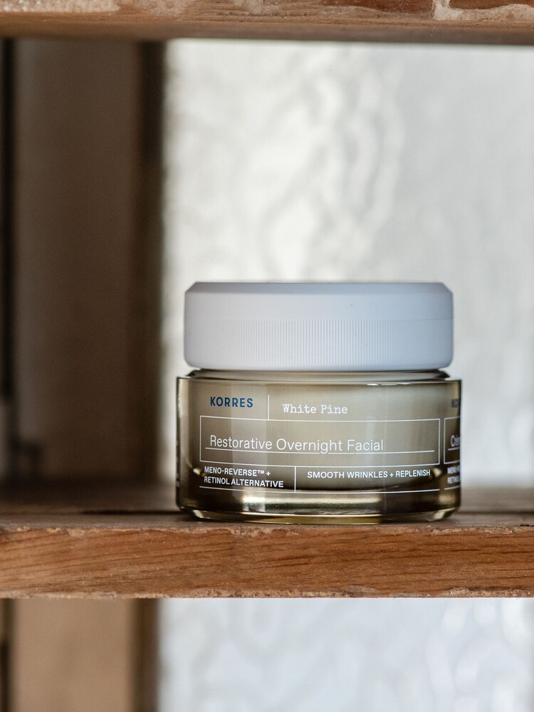 Korres White Pine MenoReverse Restorative Overnight Facial 40ml - Image 3 of 3
