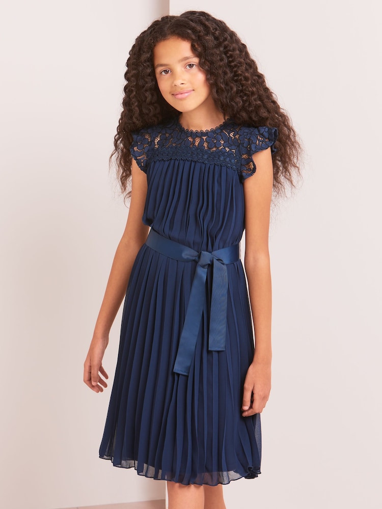 Marineblau/blau - Lipsy Kleid für besondere Anlässe mit Plissée-Design und Spitzenpasse - Bild 1 von 4 Marineblau/blau - Lipsy Kleid für besondere Anlässe mit Plissée-Design und Spitzenpasse - Bild 1 von 4