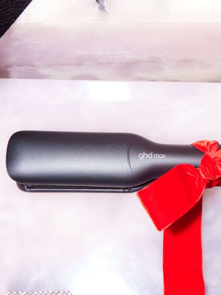 ghd Max Gift Set - Wide Plate Hair Straightener - Image 4 of 4