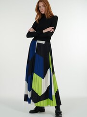 leem Black Funnel-Neck Plissé Top - Image 1 of 6