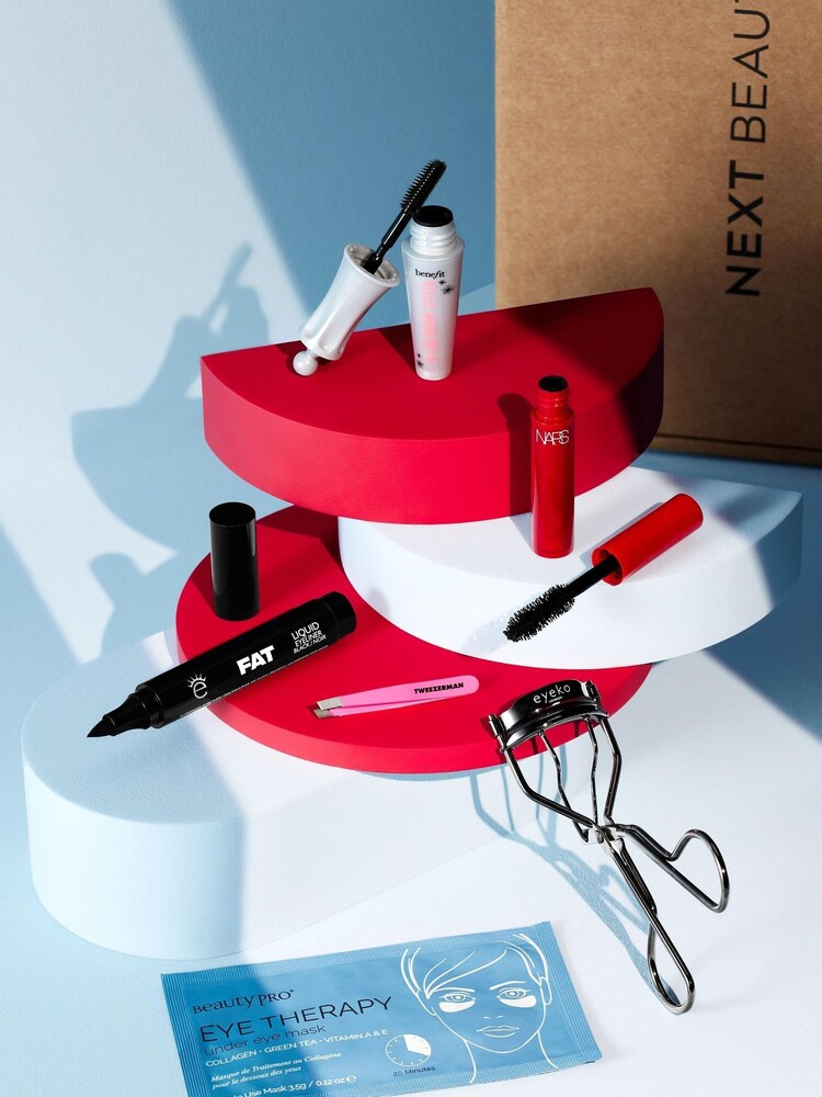 Eyes On You Beauty Box (Worth Over £46) - Image 1 of 1 Eyes On You Beauty Box (Worth Over £46) - Image 1 of 1