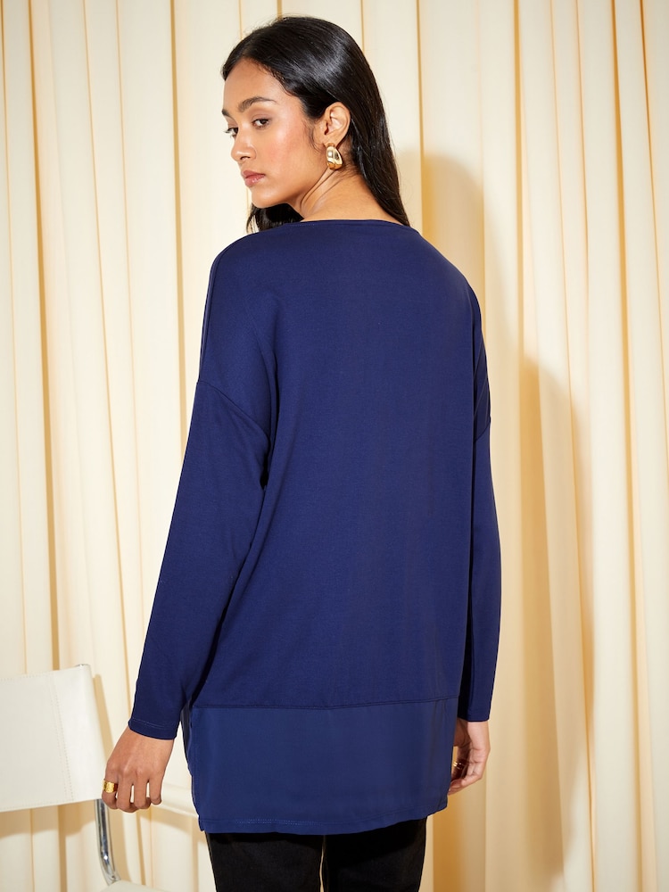 Marineblau/blau - Friends Like These Tunika-Top aus weichem Jersey mit Chiffon-Saum und V-Ausschnitt - Bild 2 von 4