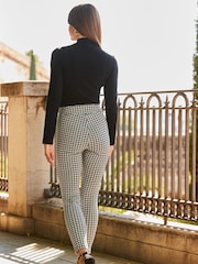 Sosandar Black Dogtooth Legging With Zip Detail Pockets - Image 5 of 5