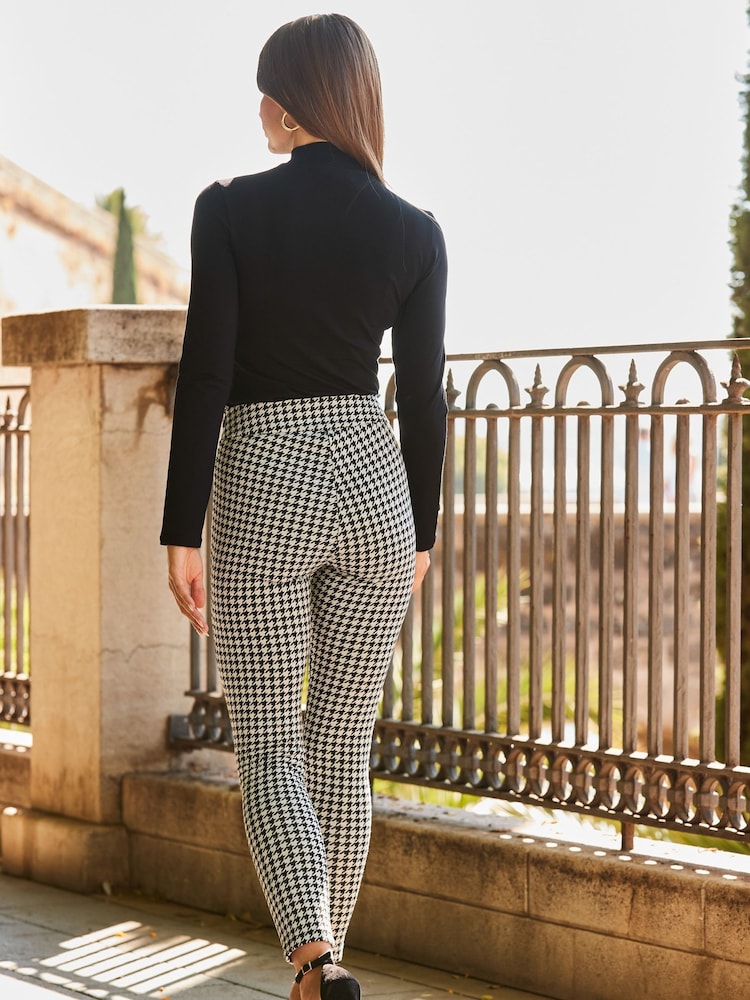 Sosandar Black Dogtooth Legging With Zip Detail Pockets - Image 5 of 5