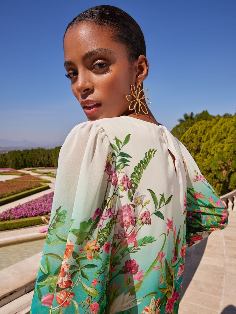بلوزة شيفون مطبوعة برقبة عالية بكشكشة بكم طويل من V&a | Love & Roses - صورة 2 من 4
