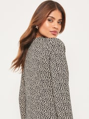 Lipsy Leopard Cropped Long Sleeve Blazer - Image 2 of 4